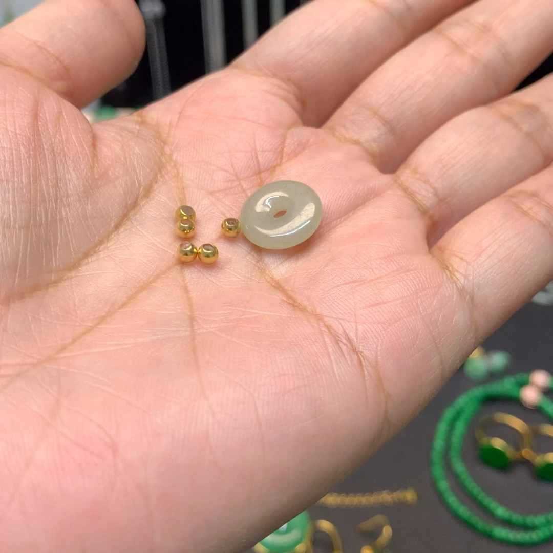 X***a翡翠未镶嵌颈饰有纹裂