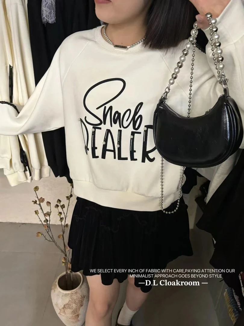 韩系时尚珍珠字母印花圆领长袖卫衣 81512