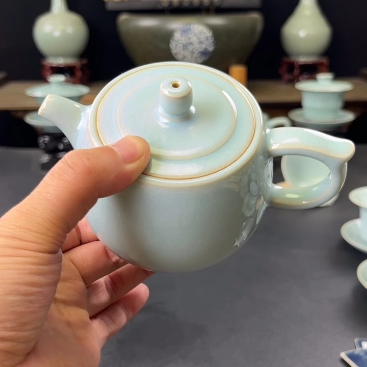 瓷片天青釉井栏壶微瑕捡漏