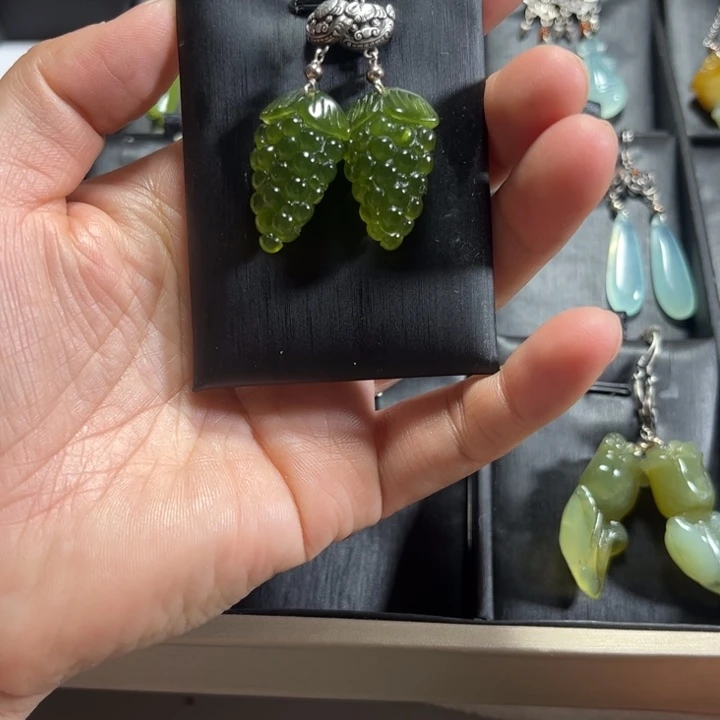 蛇纹石玉耳饰未镶嵌