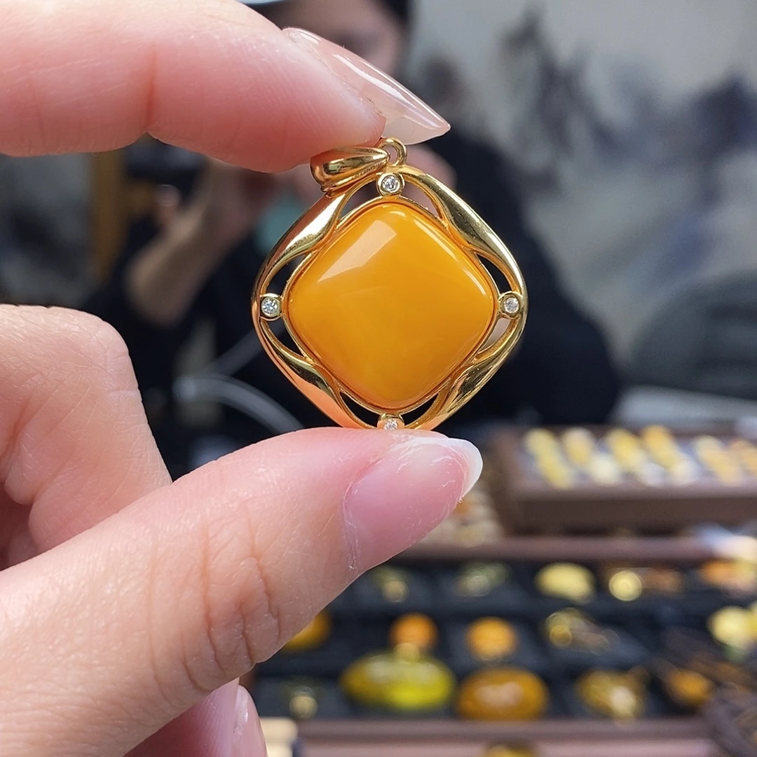 Y***Y琥珀未镶嵌裸石分三次拍