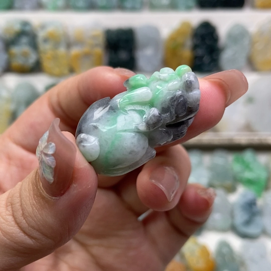 翡翠吊坠(赠链)未镶嵌