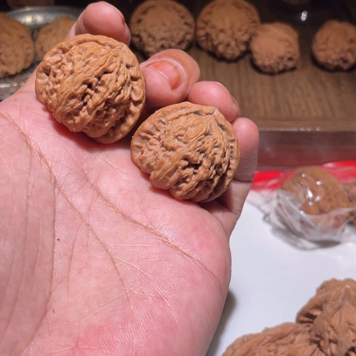 文玩核桃吊坠35尺全品白狮子