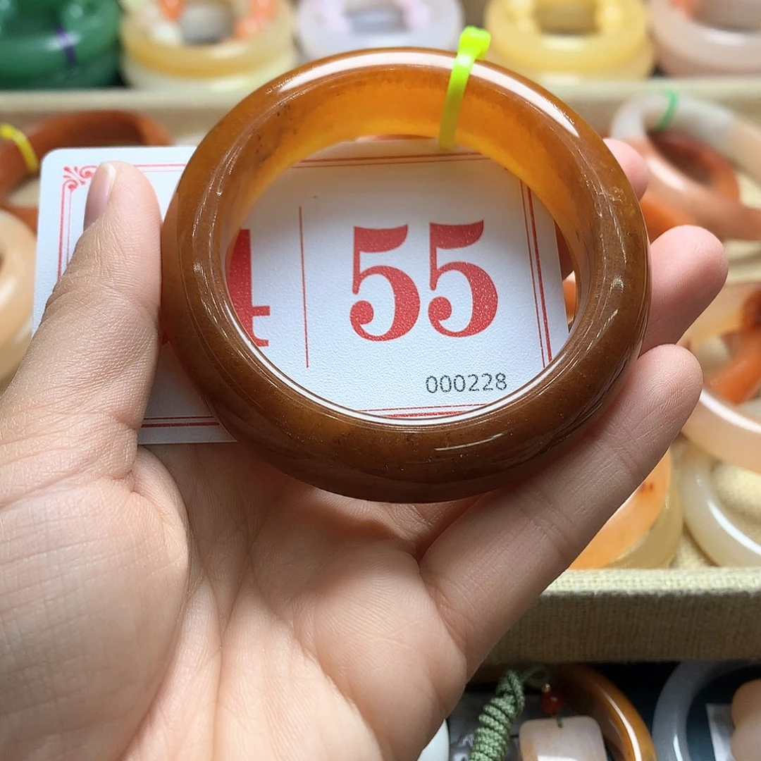 未镶嵌石英质玉（黄龙玉）手镯