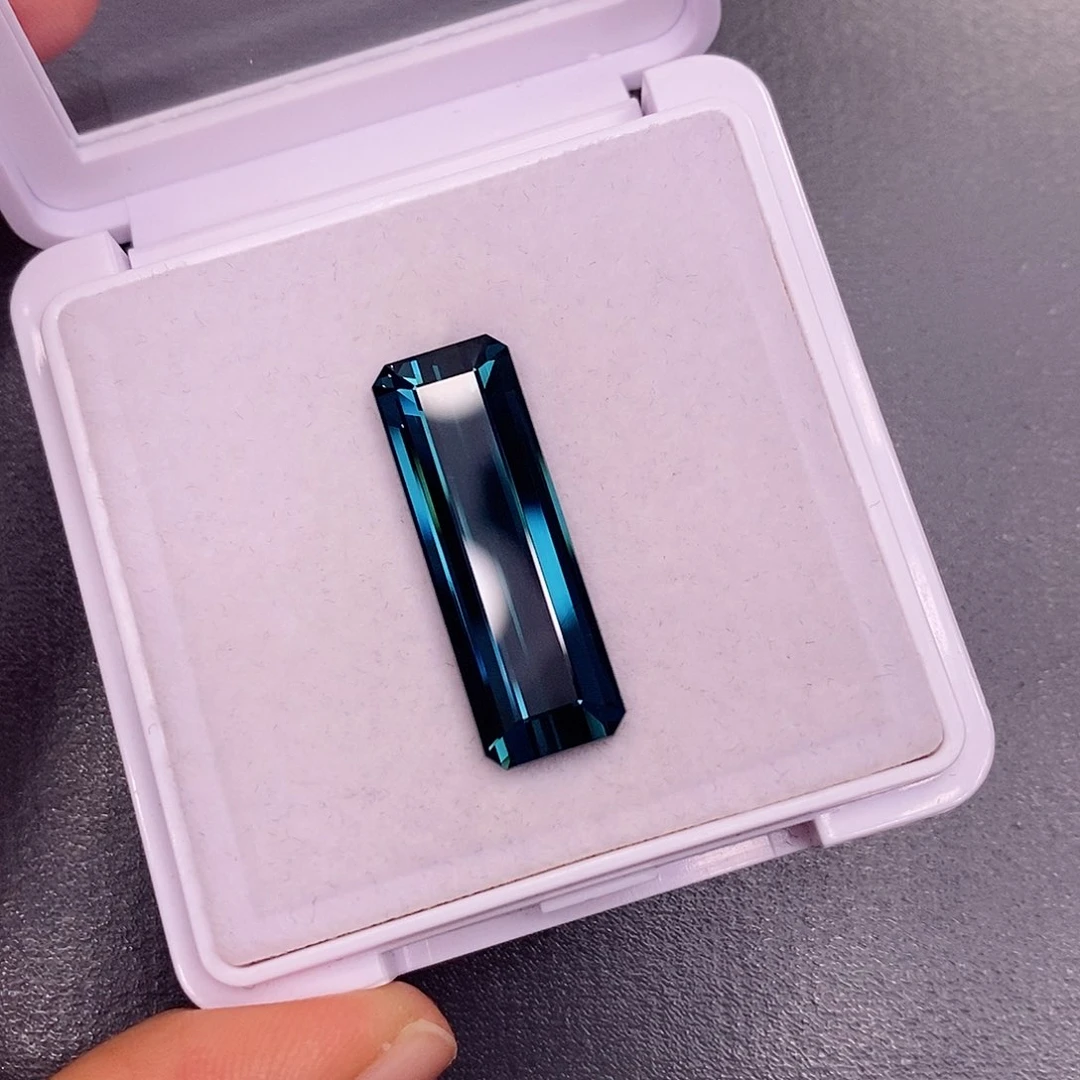 未镶嵌裸石碧玺14.3克拉