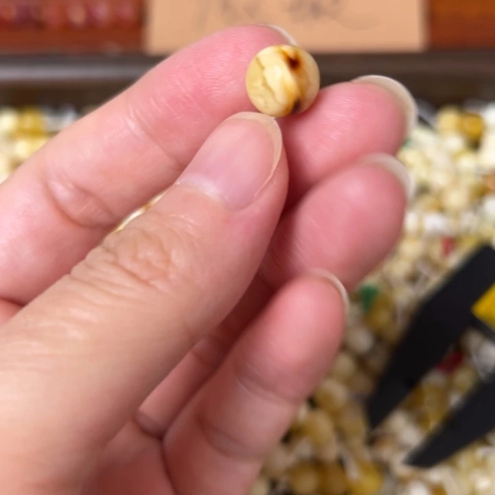 蜜蜡未镶嵌裸石9.2mm一个