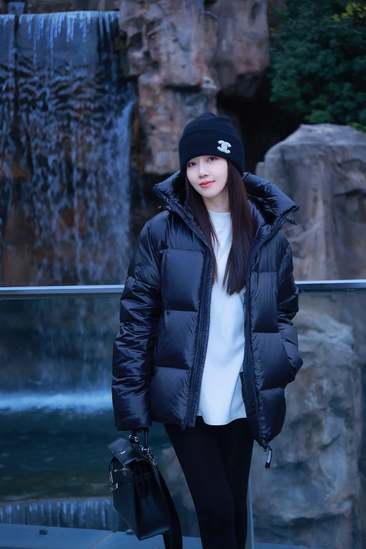 【MEEUMI】大我鸟同款90白鹅绒黑色连帽亮白高充绒羽绒服CC2539MH