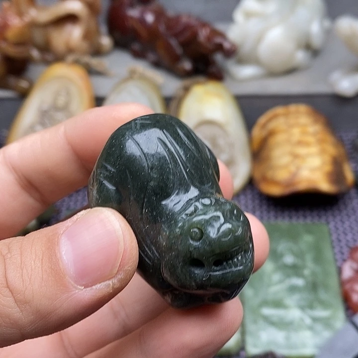 未镶嵌蛇纹石玉颈饰