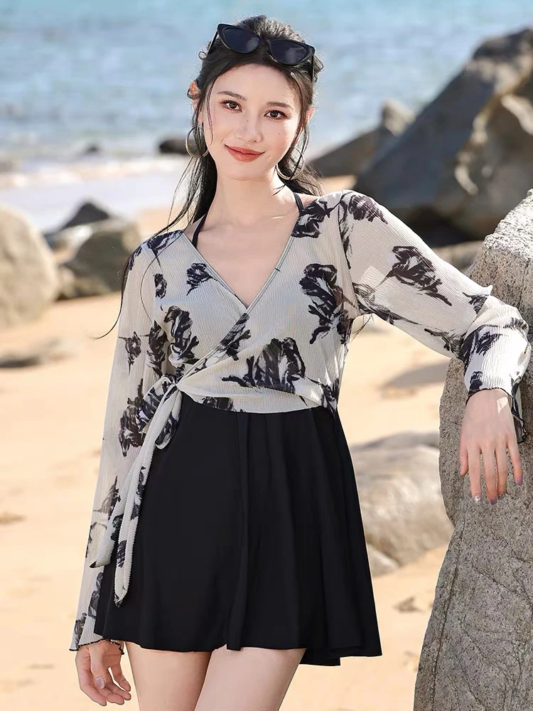 女款连体长袖裙式泳衣高级感遮肉显瘦保守V领高级感泡温泉海边