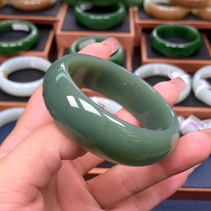 未镶嵌手镯和田玉（碧玉）