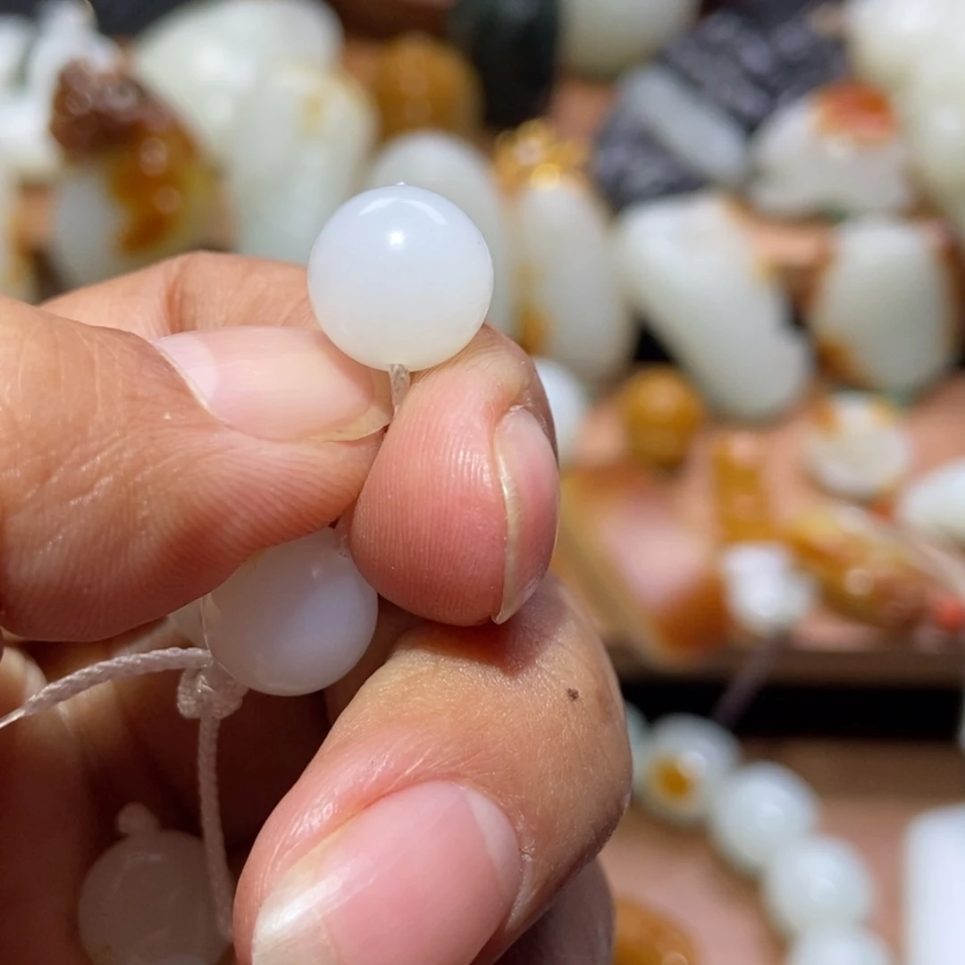 多***多和田玉未镶嵌颈饰