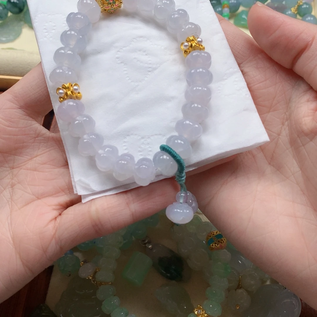 翡翠未镶嵌颈饰是