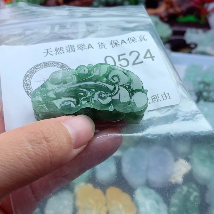 翡翠未镶嵌吊坠(不含链)长***行