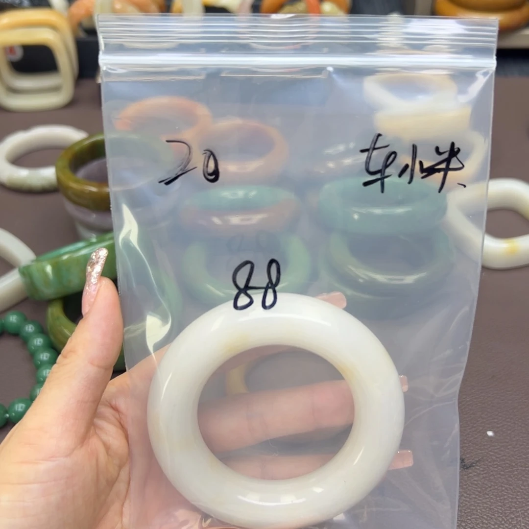 石英质玉手镯未镶嵌车****^