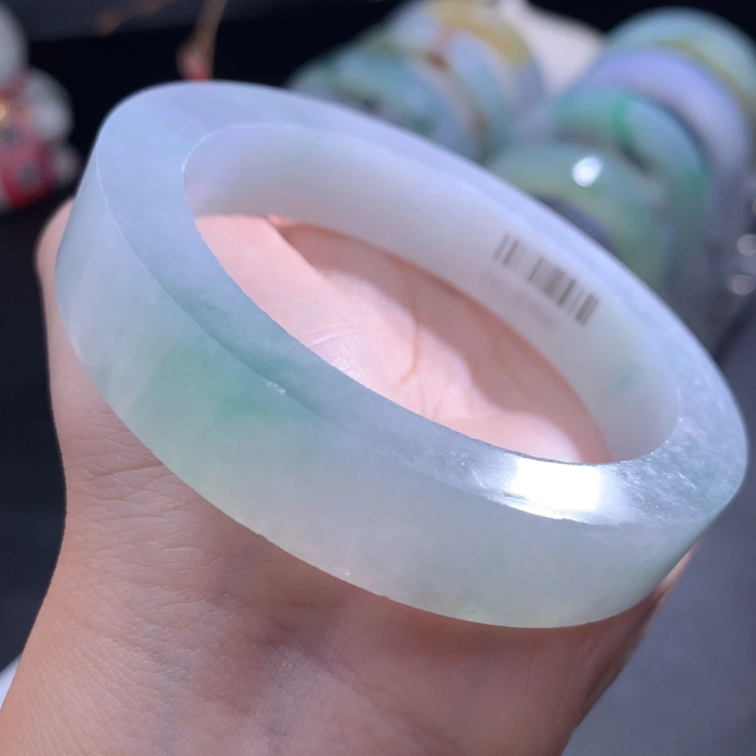 未镶嵌冰蓝翡翠手镯定制翡翠