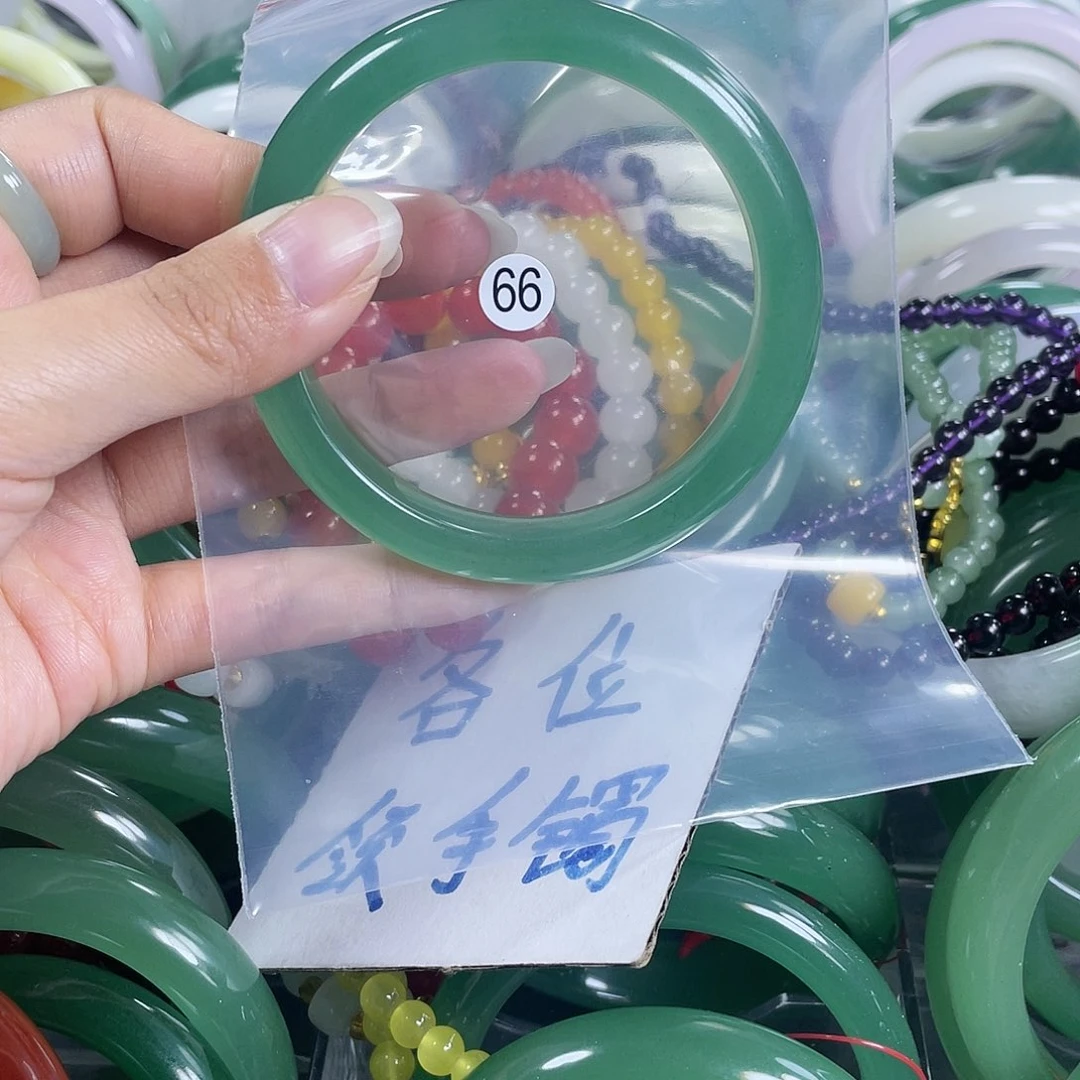 【闪购商品】石英质玉手镯未镶嵌59