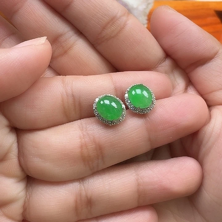 颈饰18K金镶嵌翡翠