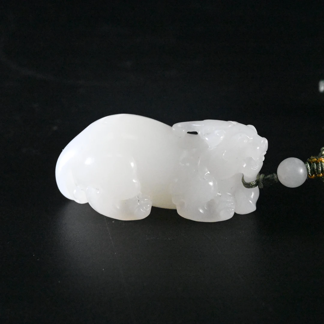 Lot8816 和田玉貔貅挂坠/保利