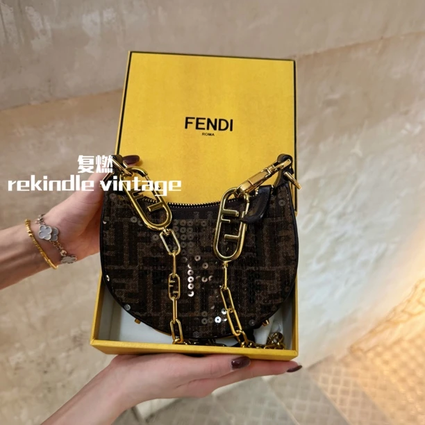 95新 FENDI/芬迪 复燃精选/老花闪片豌豆月牙mini单肩包