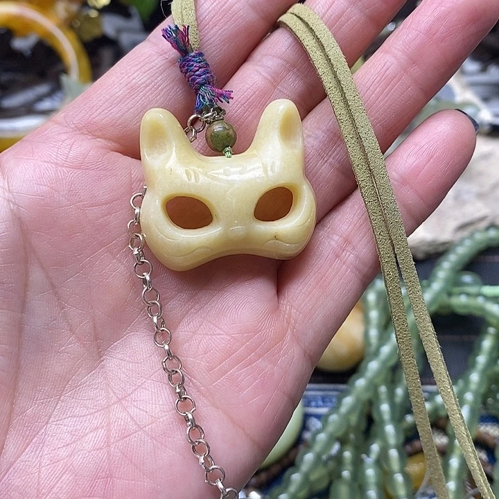 蛇纹石玉未镶嵌颈饰