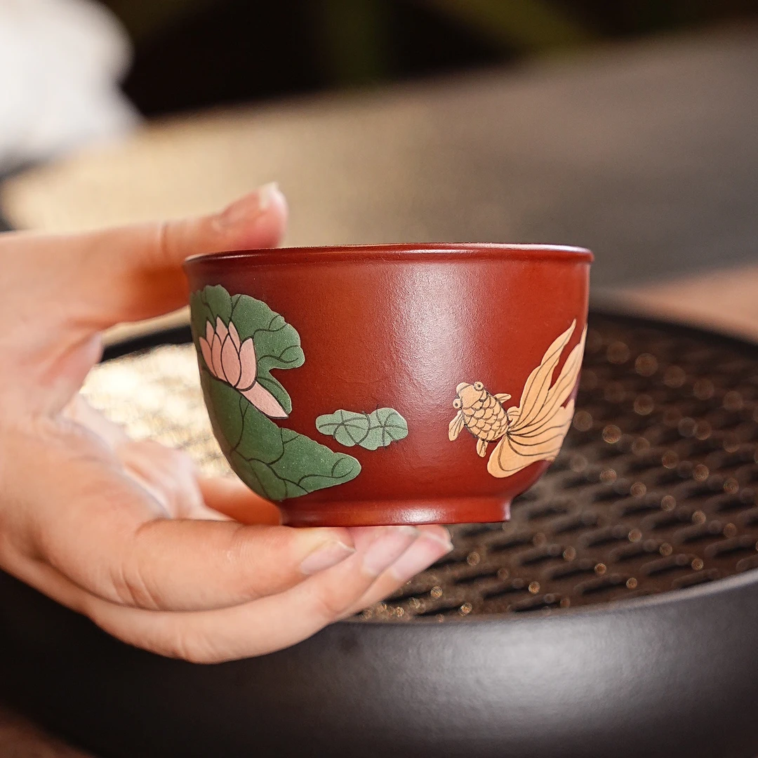 宜兴原矿大红袍泥料手绘荷趣金鱼紫砂主人杯茶具 666