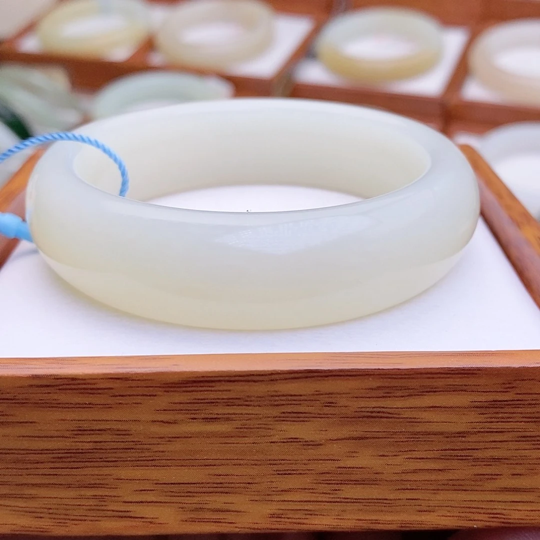 和田玉手镯未镶嵌57.9