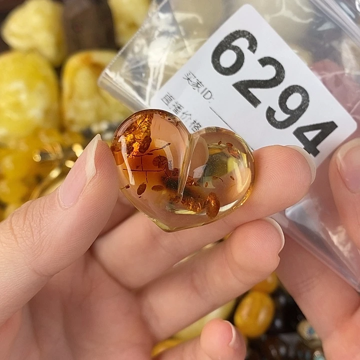 蜜蜡未镶嵌珠宝奇石33x25x11