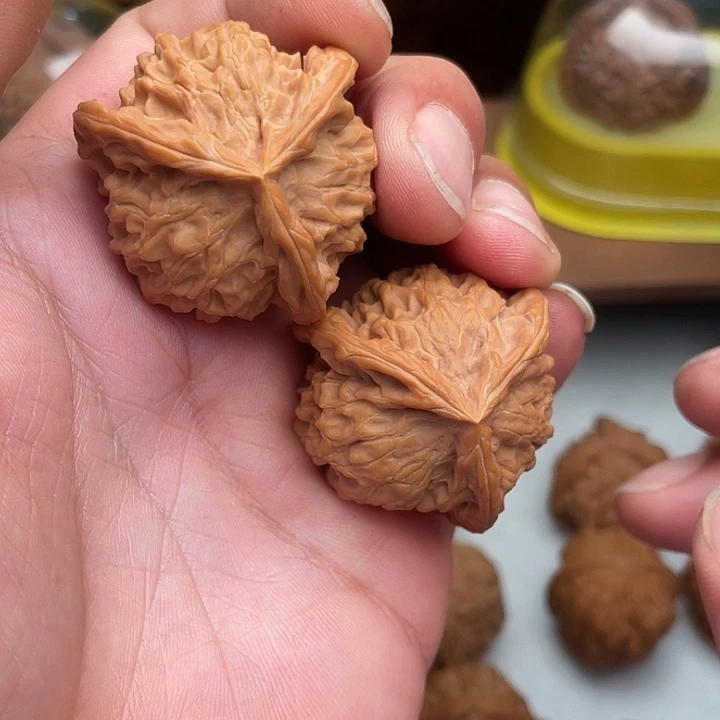 周***舟文玩核桃吊坠盘山