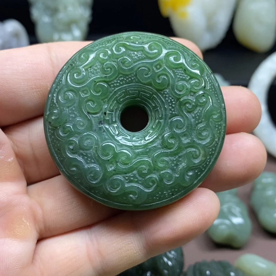 颈饰未镶嵌和田玉（碧玉）