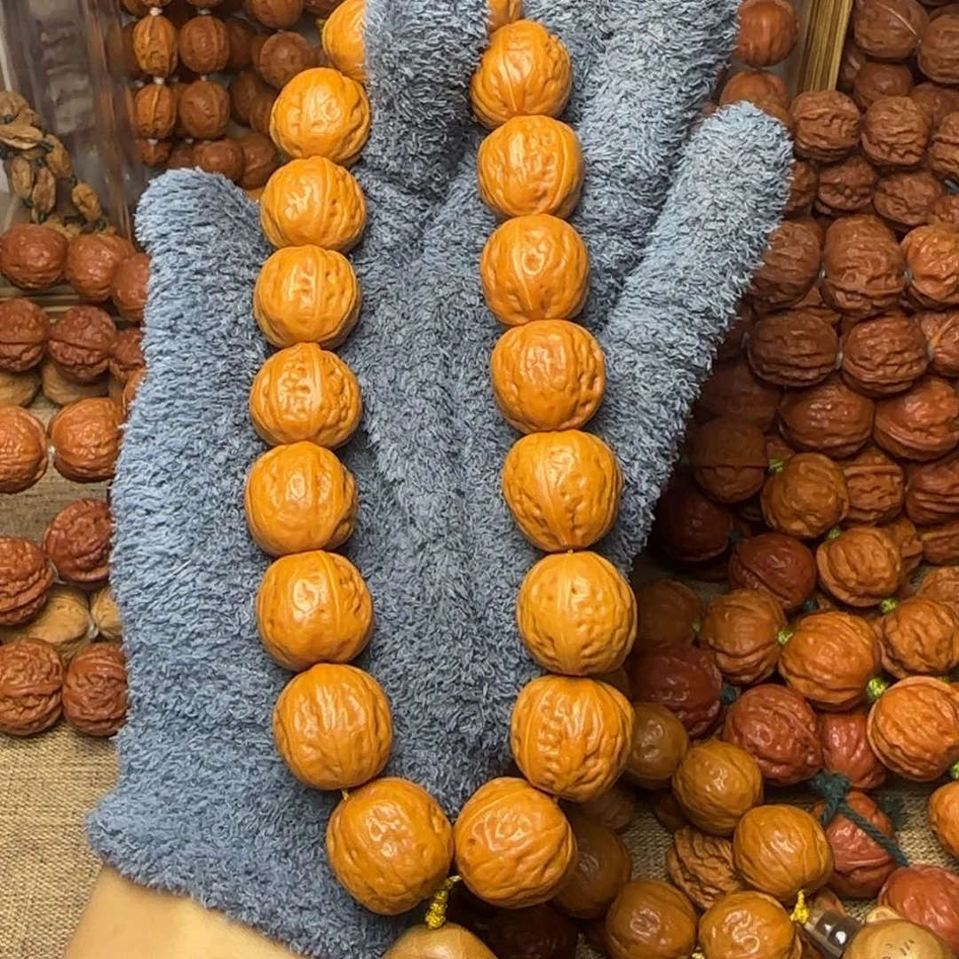 文玩核桃吊坠光头元宝手持19