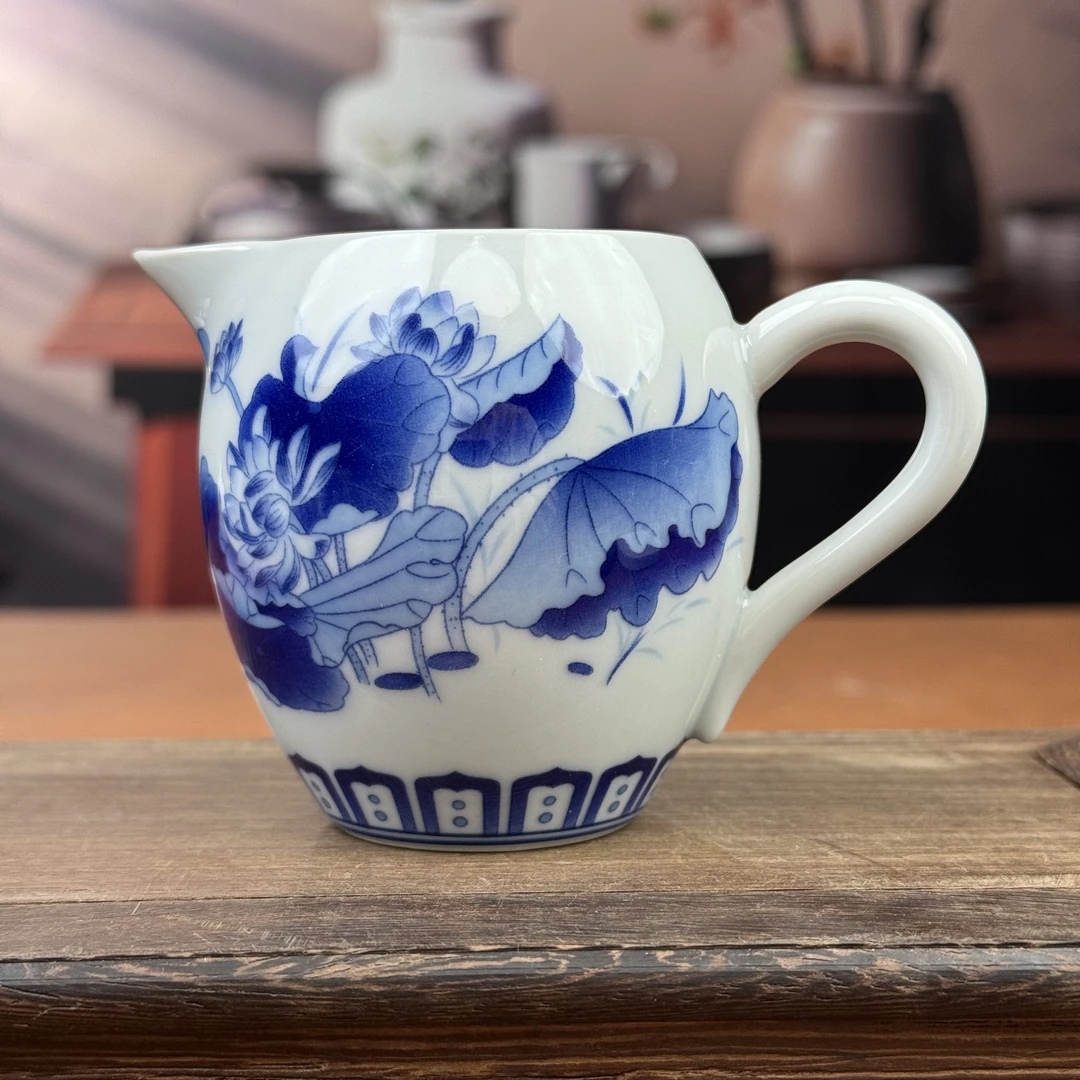 青釉荷花手把公道杯F60