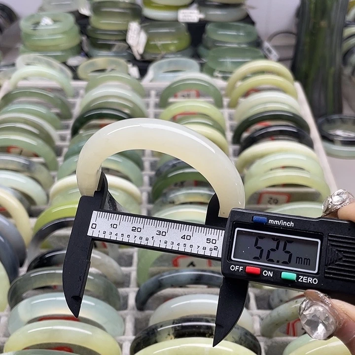 蛇纹石玉未镶嵌手镯12