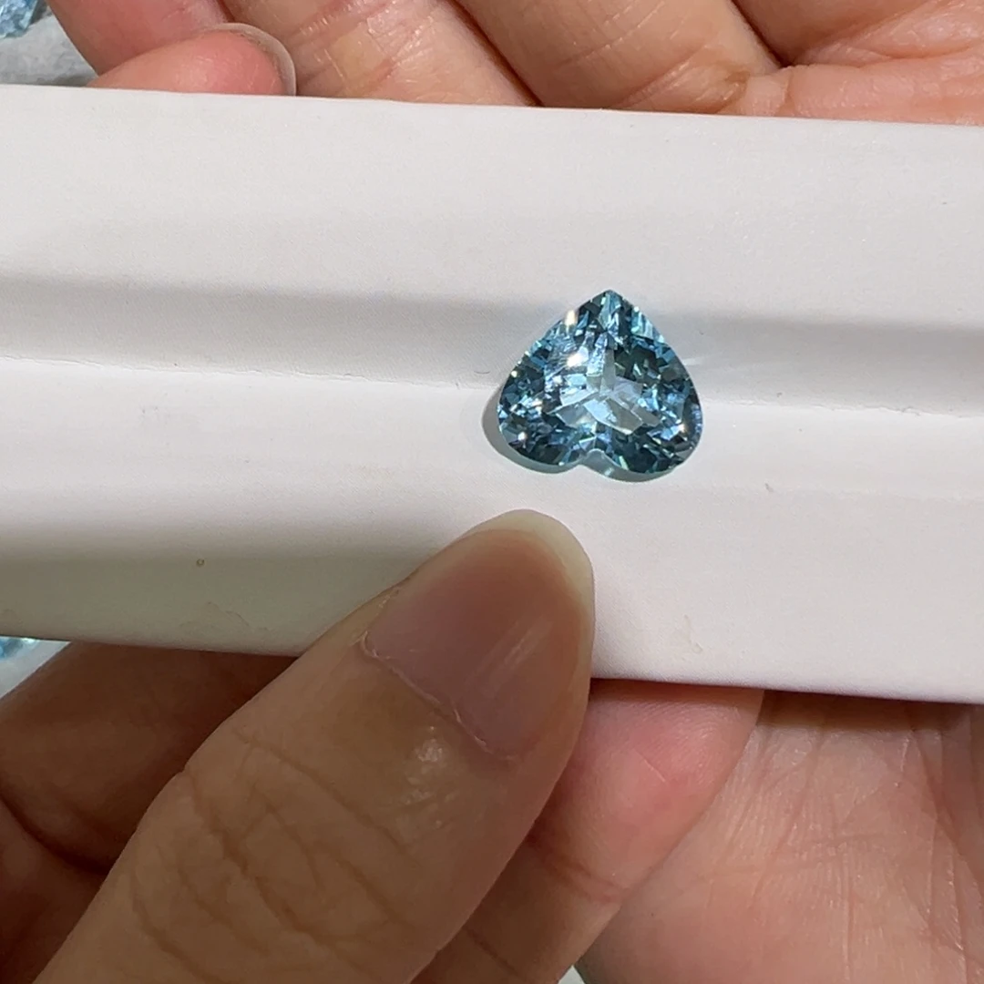 雪***l托帕石裸石6.8ct天空蓝