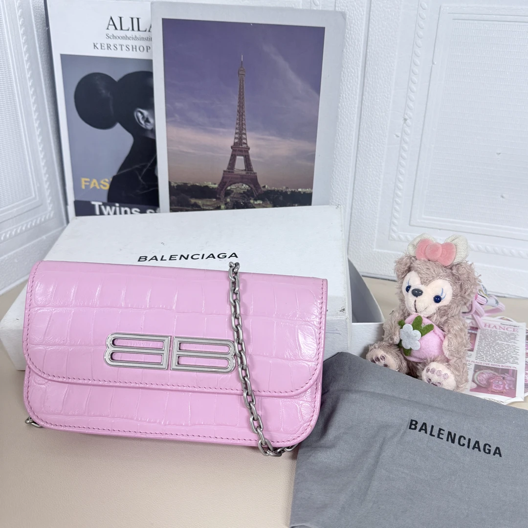 95新 Balenciaga/巴黎世家 粉色鳄压链条斜挎包