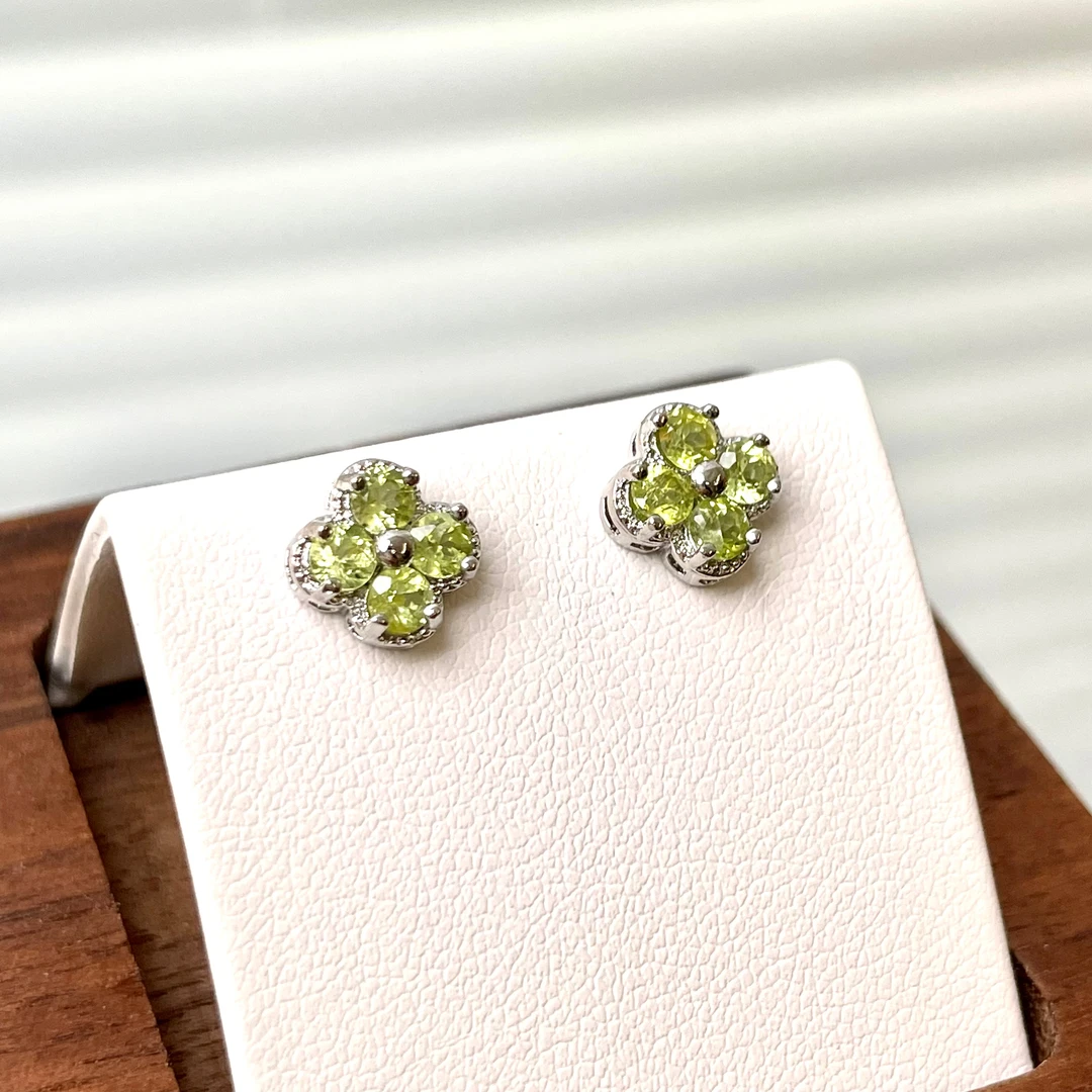 【心动首发】橄榄石四叶草耳钉面小仙多样性发其一