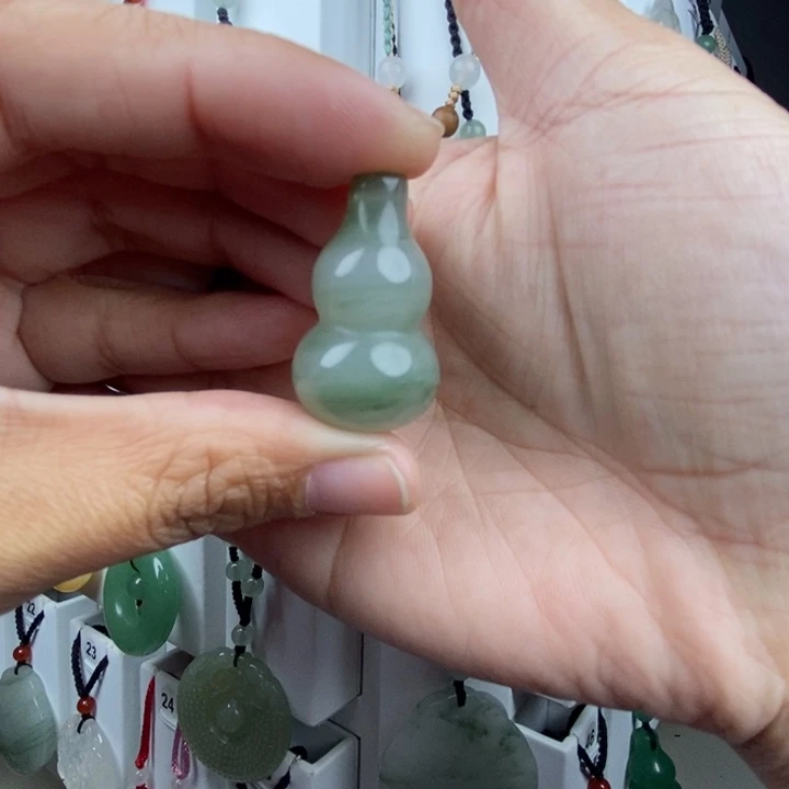 石英质玉未镶嵌颈饰