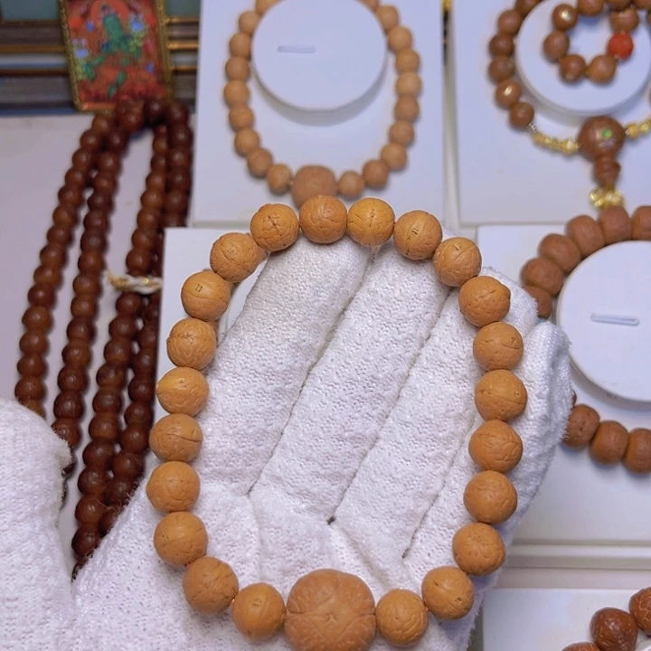 闪***星尼泊尔凤眼菩提手串。尺寸10.8左右