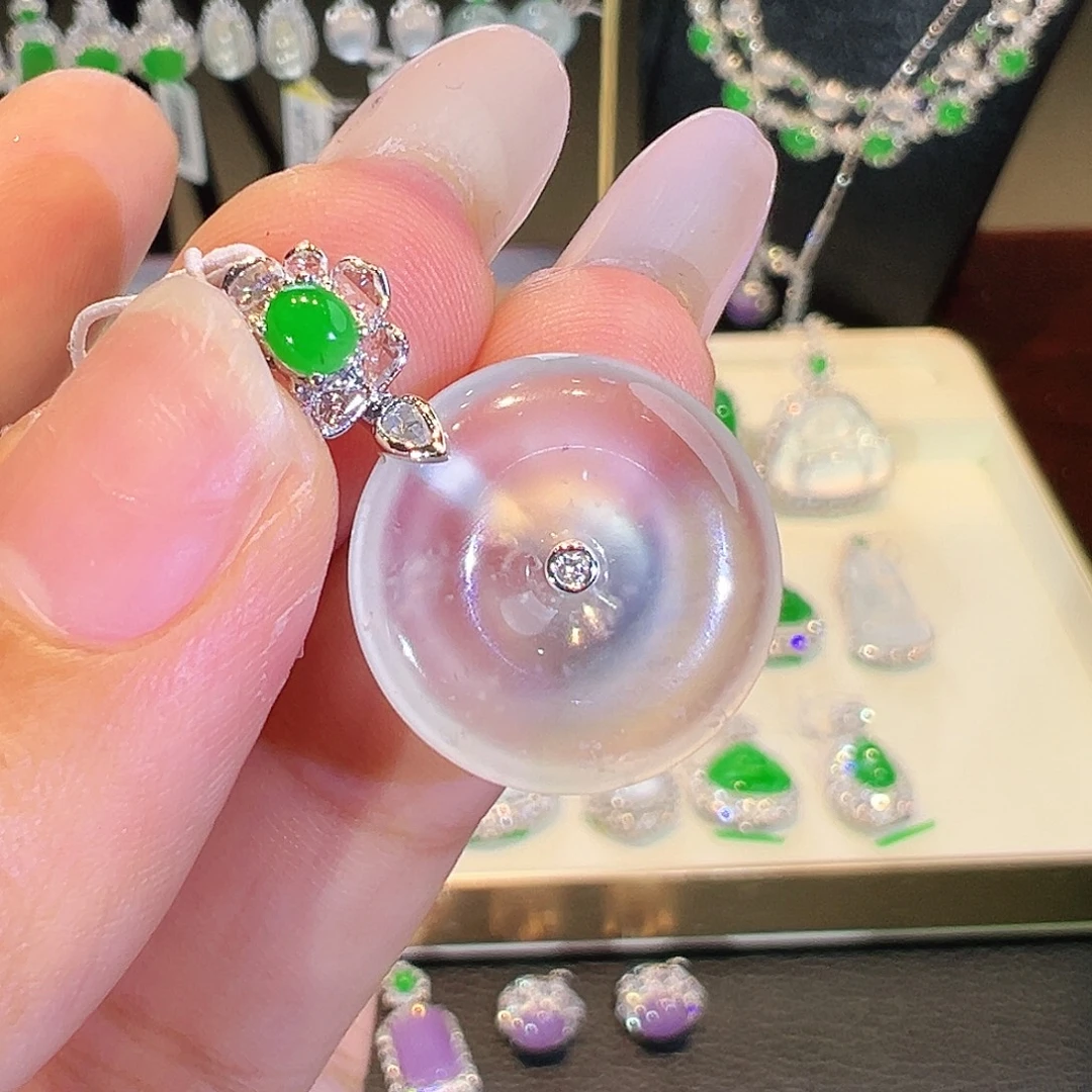 翡翠18K金镶嵌颈饰