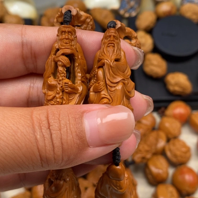 【闪购商品】橄榄核吊坠人**半橄榄手工雕刻工艺