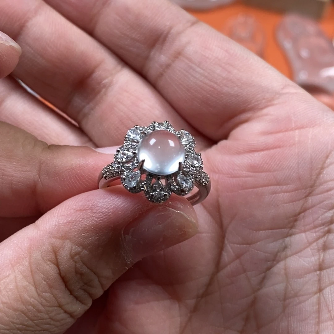 石英质玉合金颈饰戒指