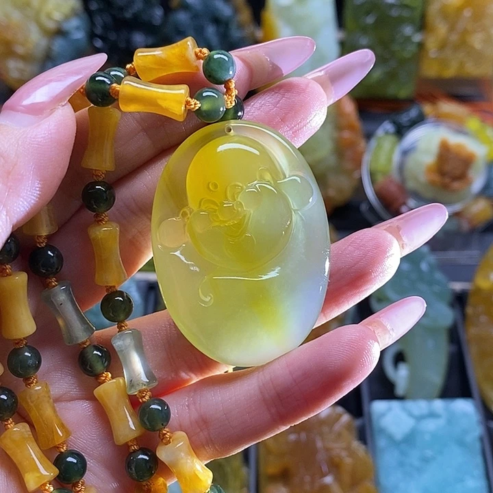 蛇纹石玉未镶嵌颈饰