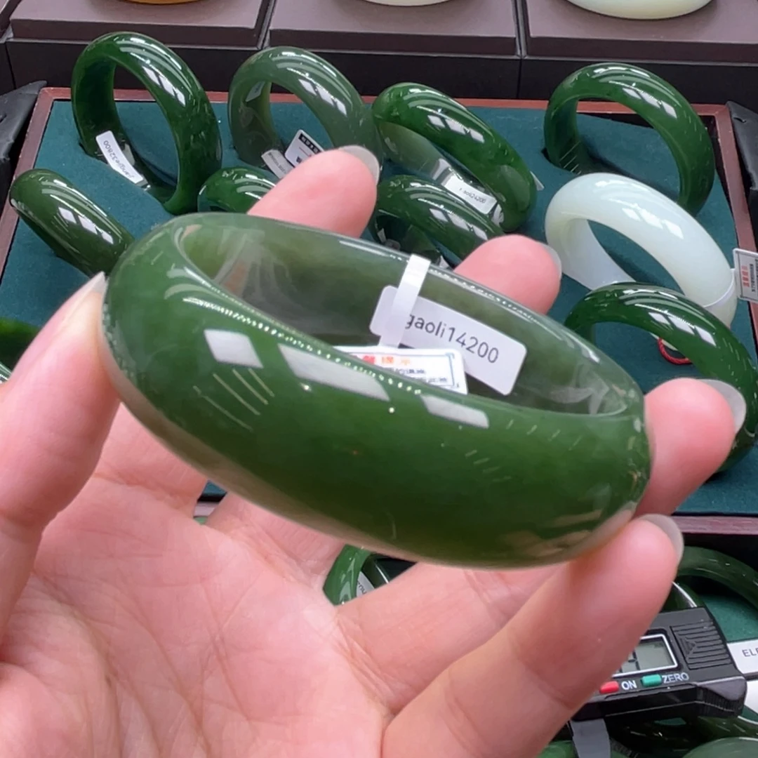 和田玉（碧玉）未镶嵌手镯