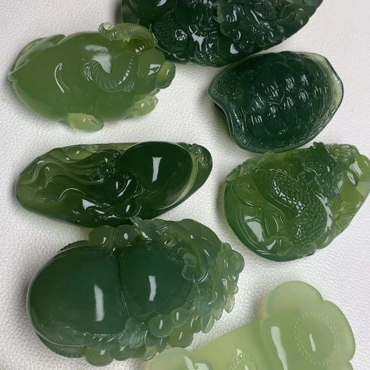 未镶嵌蛇纹石玉颈饰