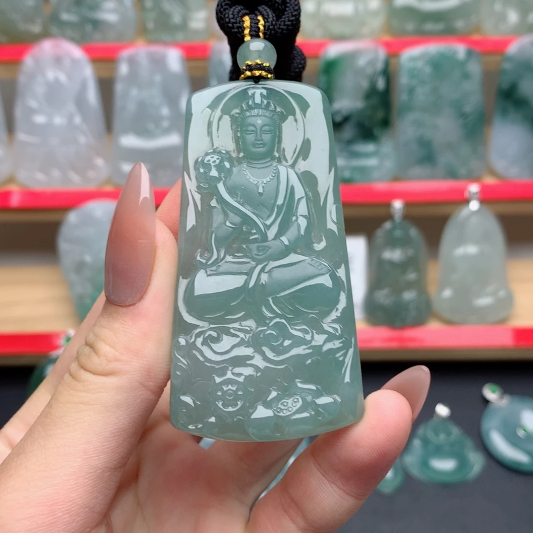 不***吸翡翠未镶嵌颈饰大势至