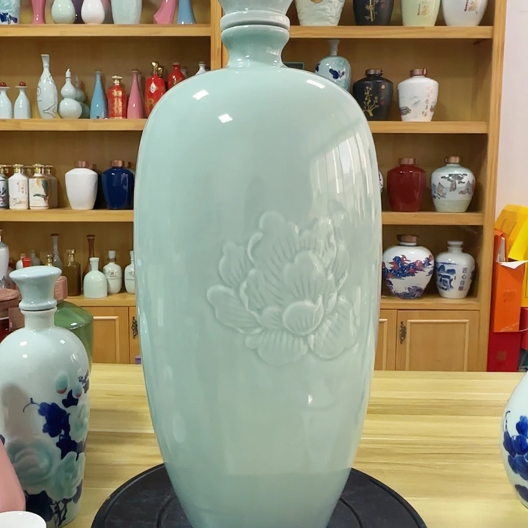 10斤装影青牡丹酒瓶