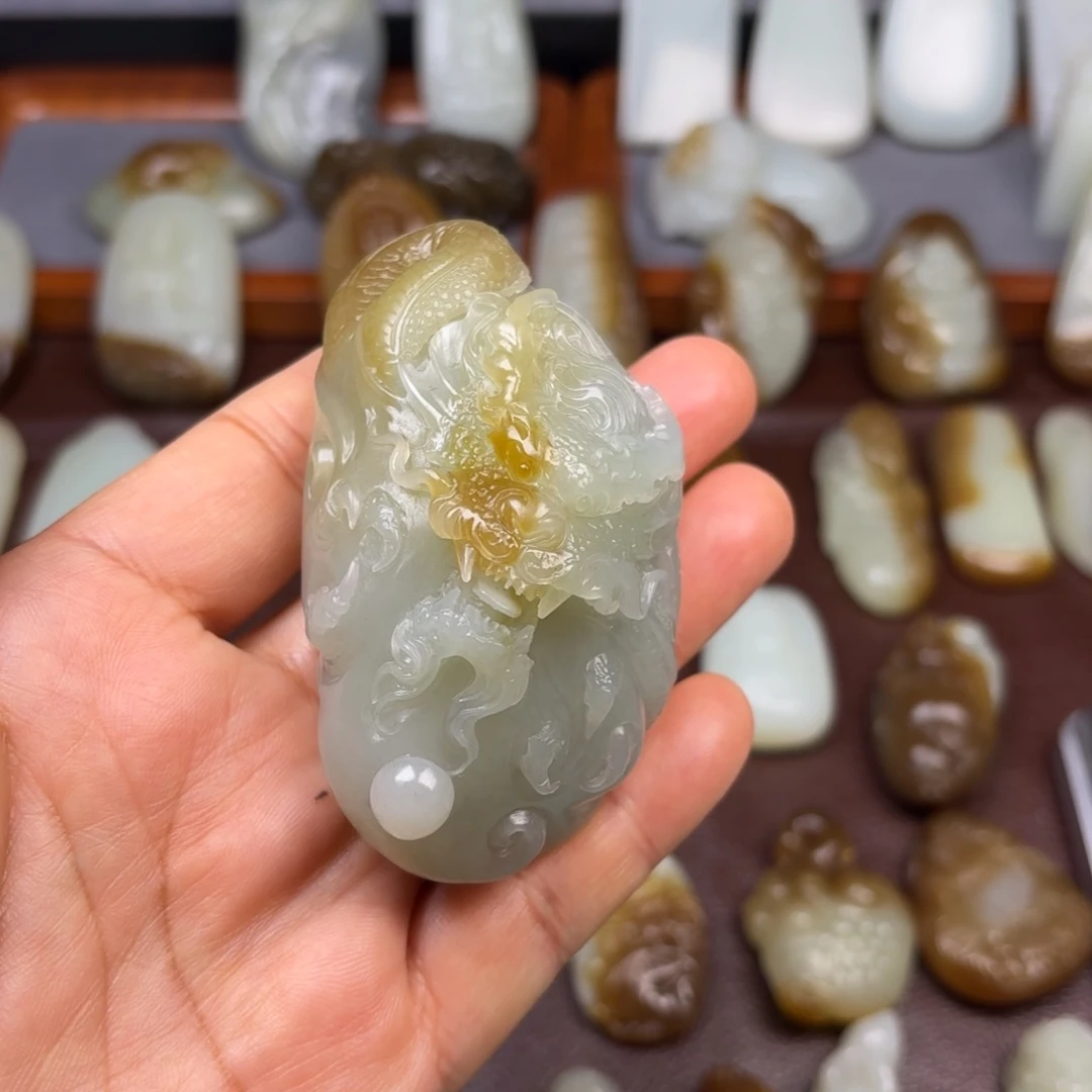 和田玉（糖玉）颈饰未镶嵌