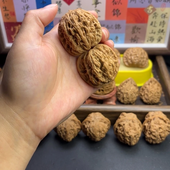 文玩核桃把件全品麦穗虎头