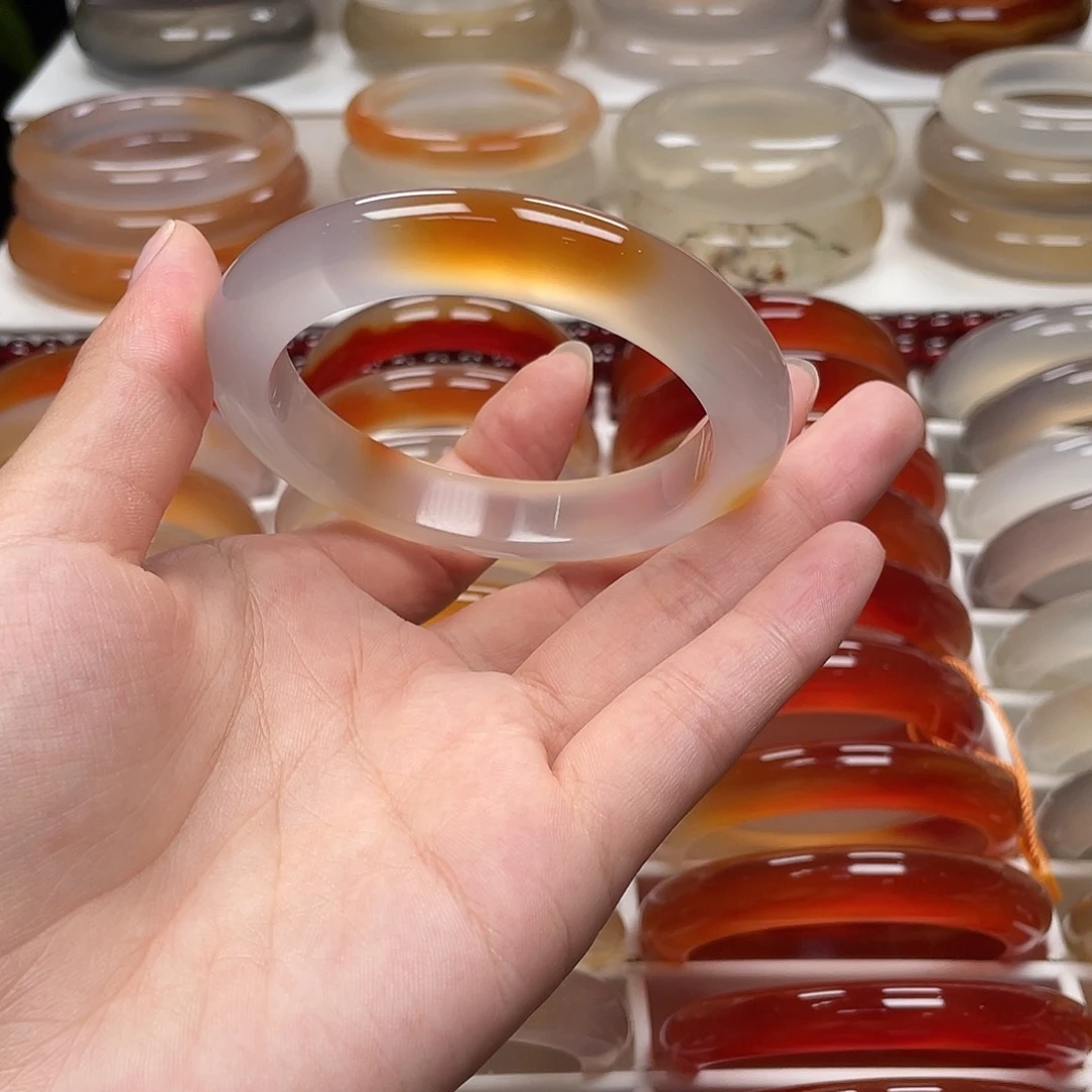 何***亦玛瑙/玉髓手镯未镶嵌