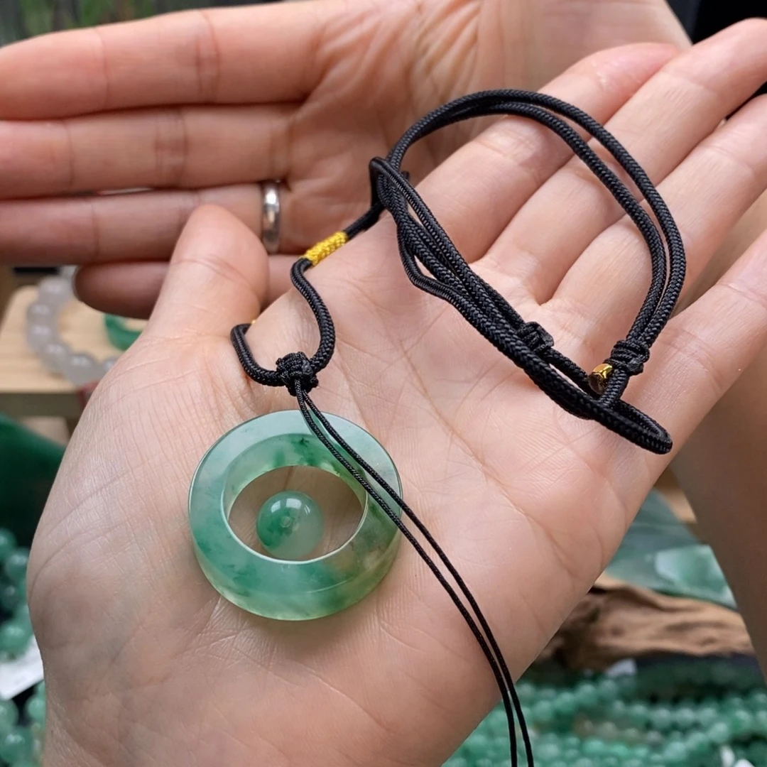 嘉***铭石英质玉未镶嵌手链