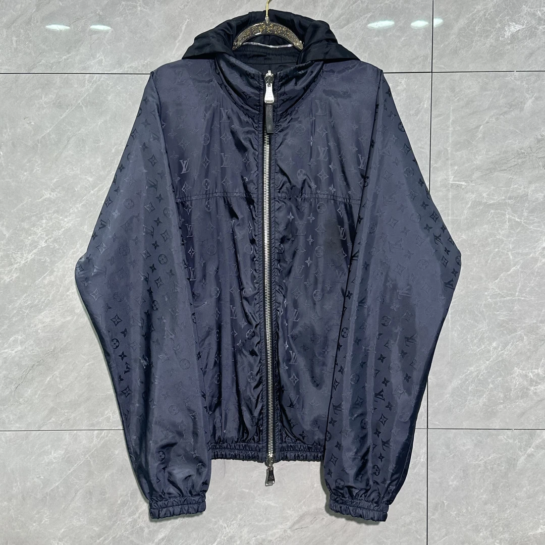 99新 LouisVuitton/路易威登 48码 新款 秀款 满印lv冲锋衣0070
